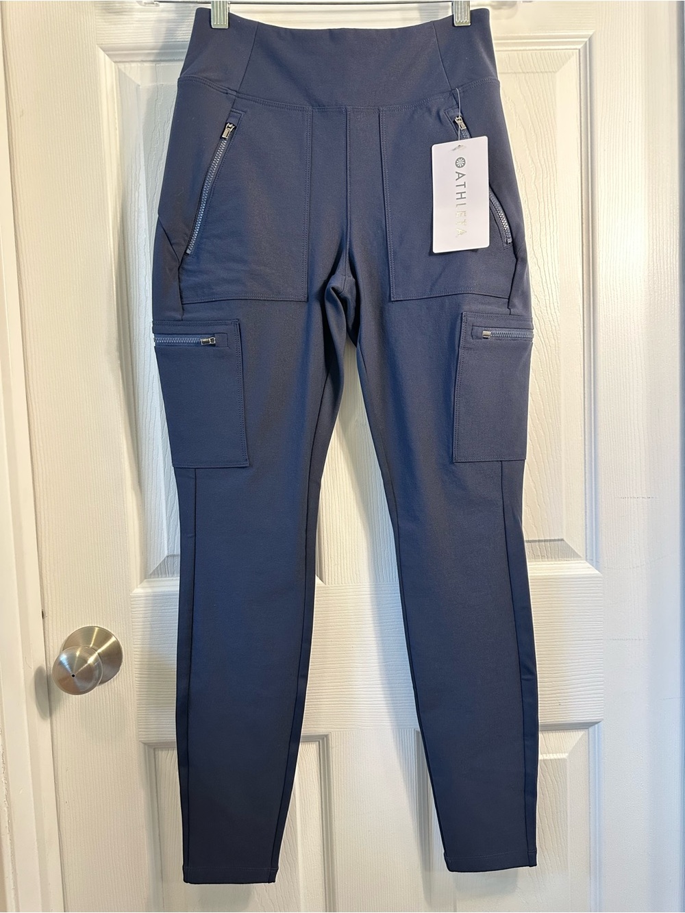 Athleta Navy Headlands Hybrid Cargo Tight size 2